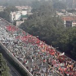 भारतमा दशौं हजार किसान ‘दिल्ली चलो’ भन्दै संसद भवनतिर