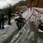 असिना पानीले विपी राजमार्ग अवरुद्ध 